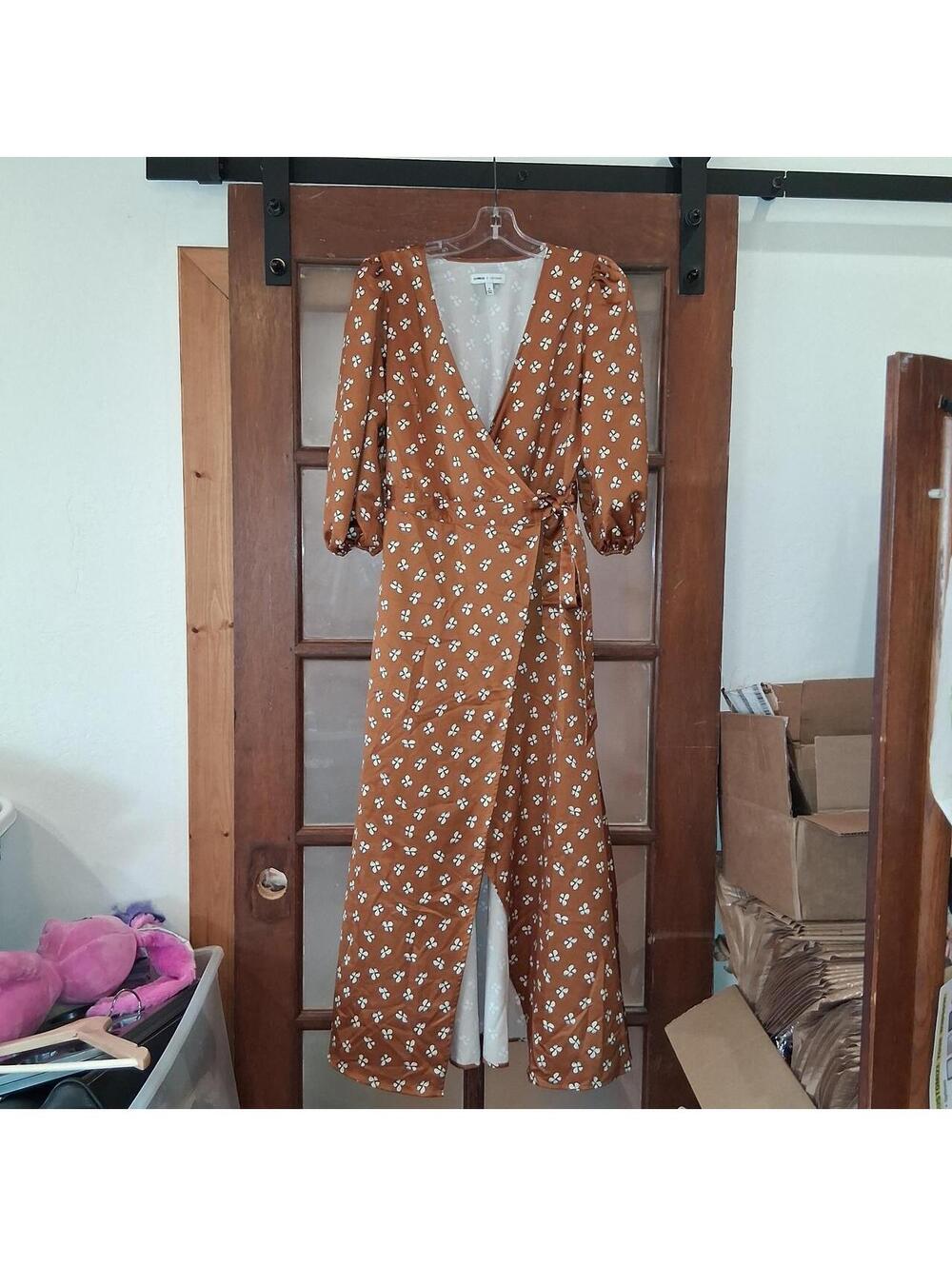 express x lady gang size xs Silky rust-brown satin maxi dress